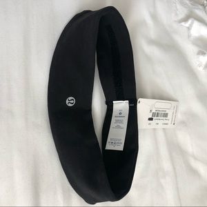 Lululemon Fly Away Tamer Headband